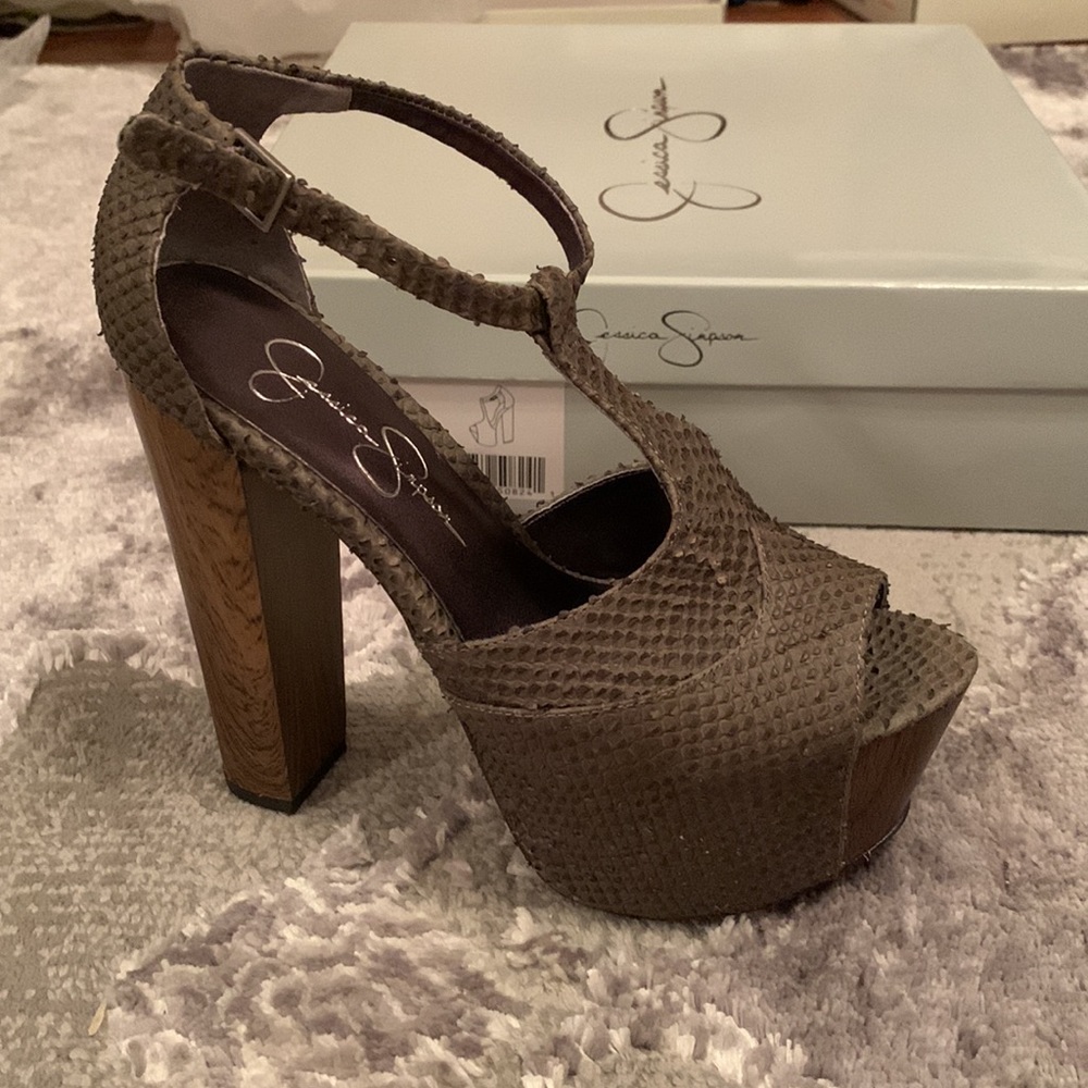 Jessica Simpson Dany Platform Pump, Size 6M in Grey